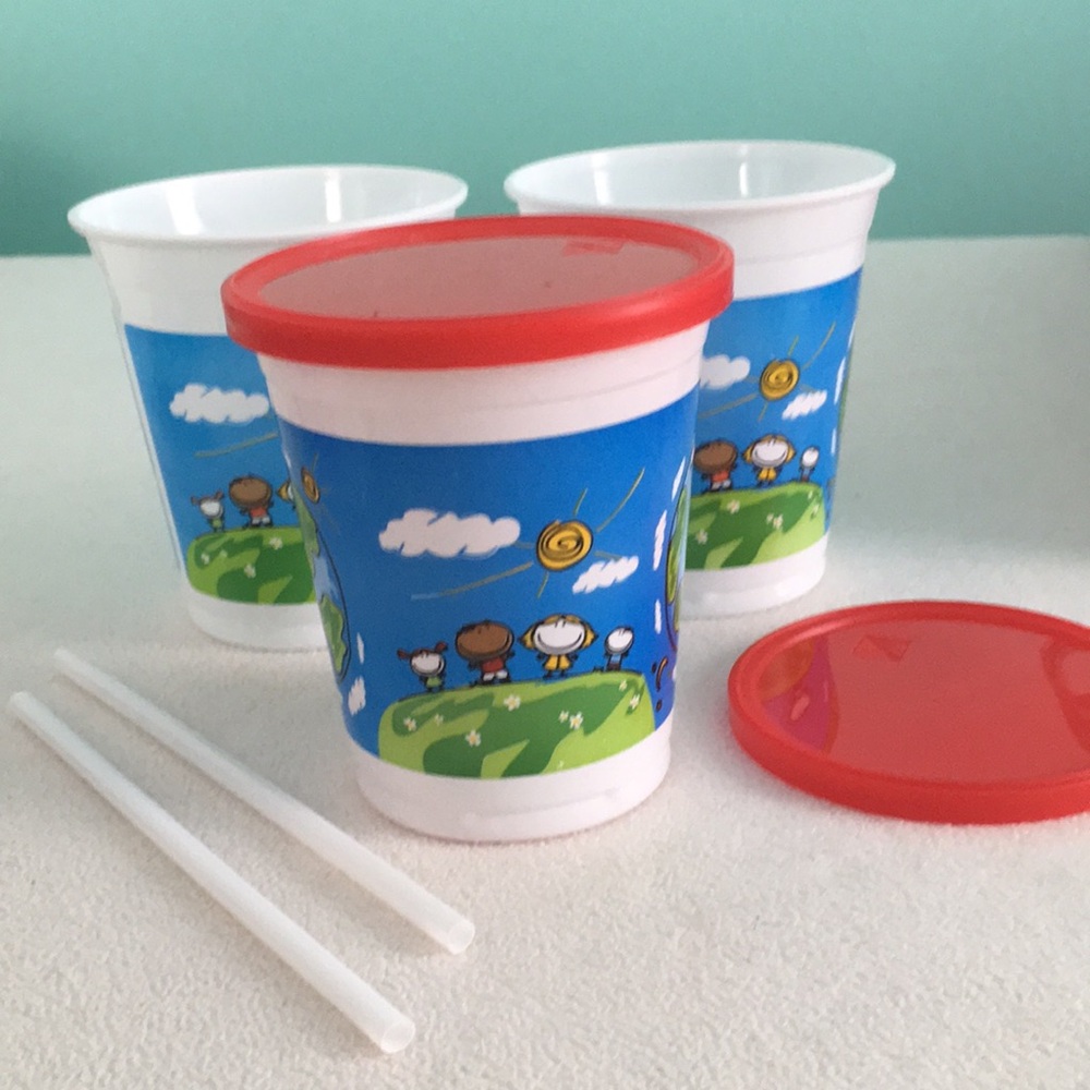 🆓 Free with Purchase: Set of 3 Cups and Lids, 2 Straws
